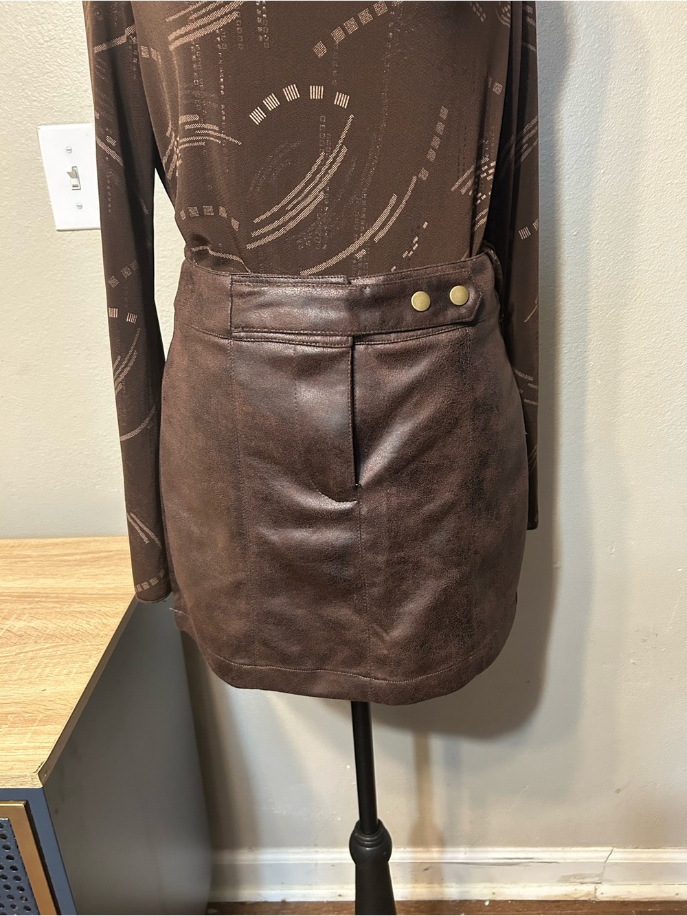Alivia Ford Brown Faux Leather Mini Skirt Size 5 NWT